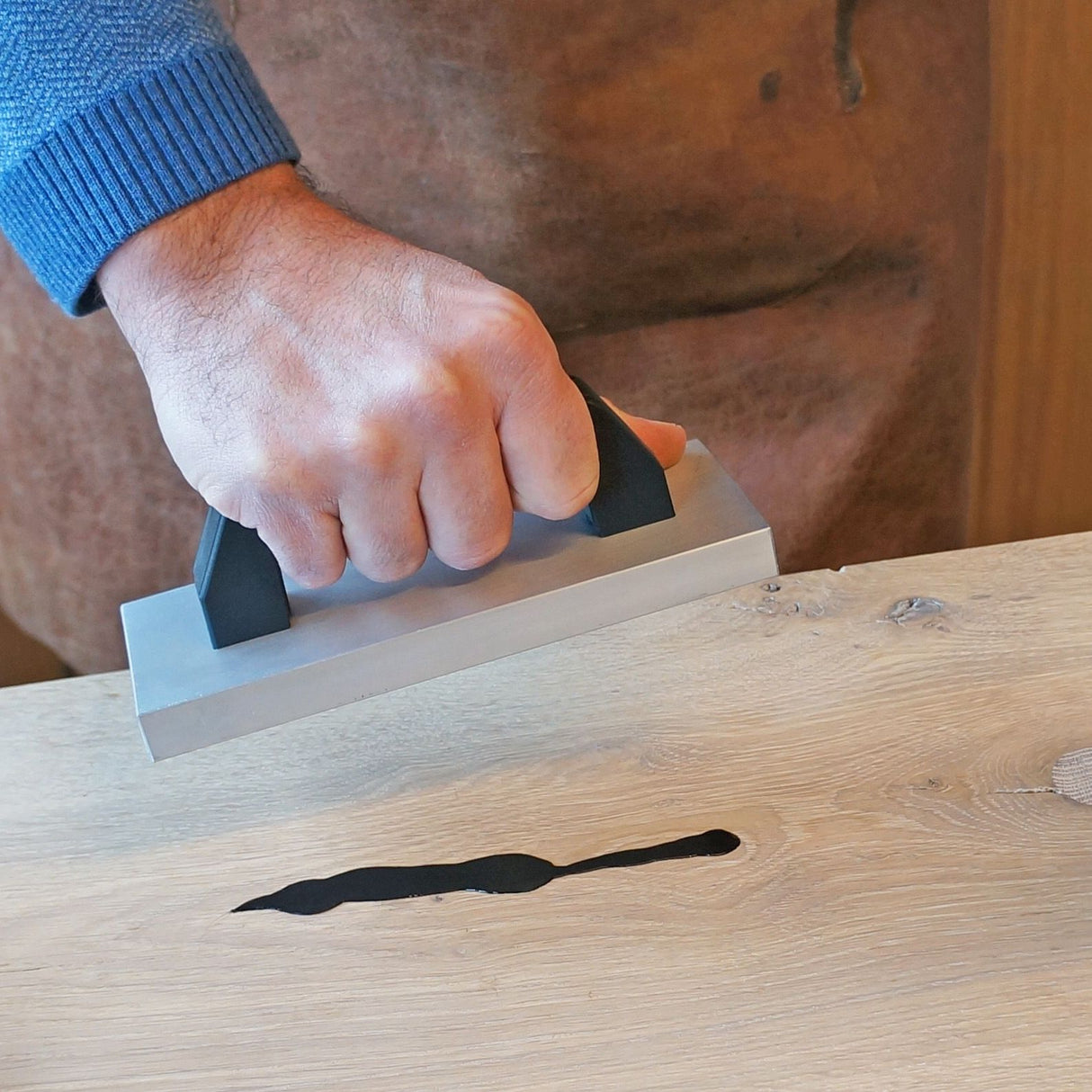 Total Finishing Knot Filler Cooling Iron With Handle, 3" x 7"