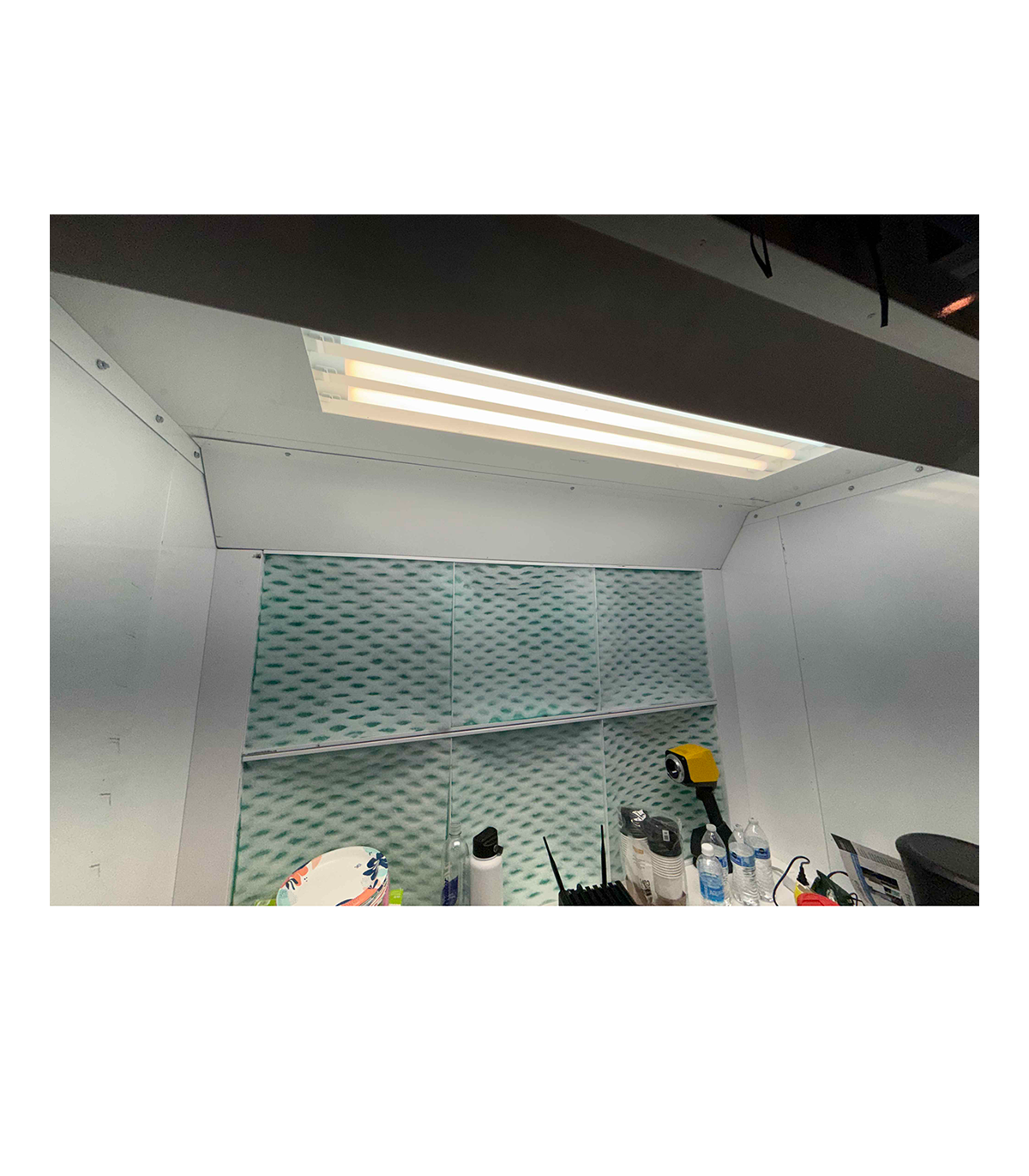 Compact Open Face Paint Booth With Work Table